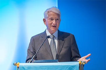 Chancellor Block speaking at UCLA’s International Education Week in 2002