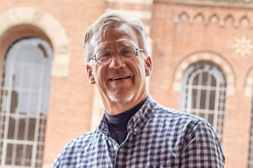 Portrait of Professor William Schniedewind with UCLA Powell Library in background