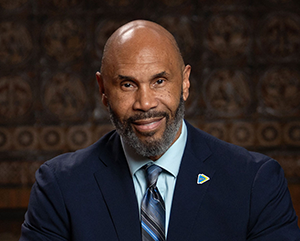 Darnell — horizontal head-and-shoulders portrait in suit and tie