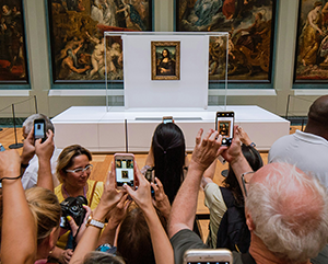 Crowd of people photographing the Mona Lisa