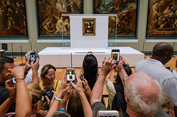 Crowd of people photographing the Mona Lisa